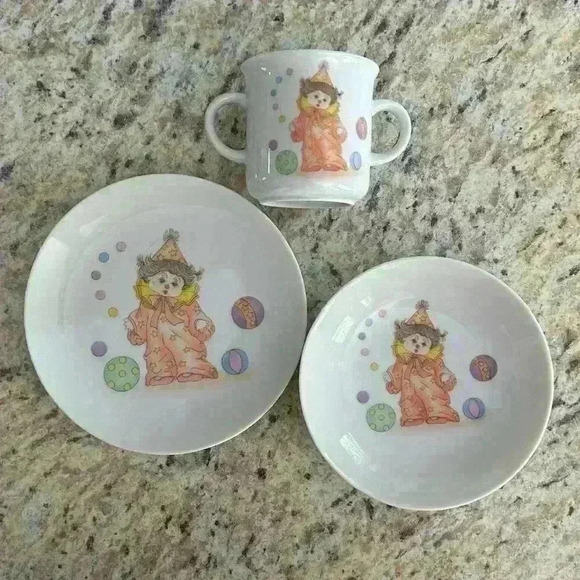 Vintage 3 Piece Child's Serving Set Fine Porcelain Small Clown Plate Bowl Cup - Picture 1 of 6